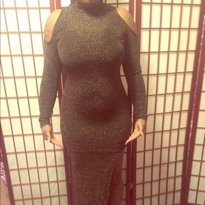 Chic Dress With Side Slits & Cold Shoulder